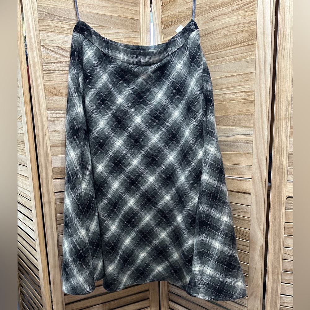 Jones Wear Plaid A Line Skirt. Fully lined